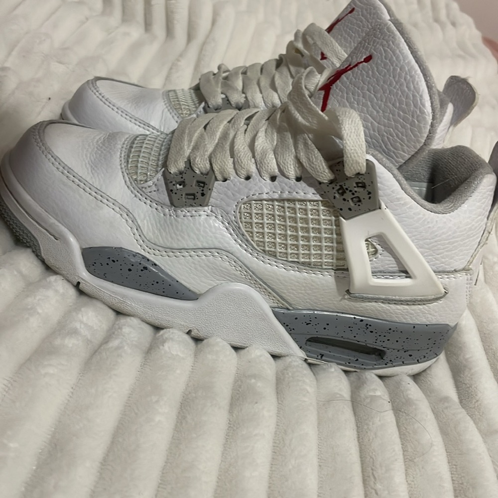 These are the Jordan Oreos 4s they are almost brand new!